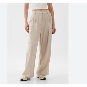 GapFit High Rise Runaround Cargo Joggers in Moonstone Beige Sz M